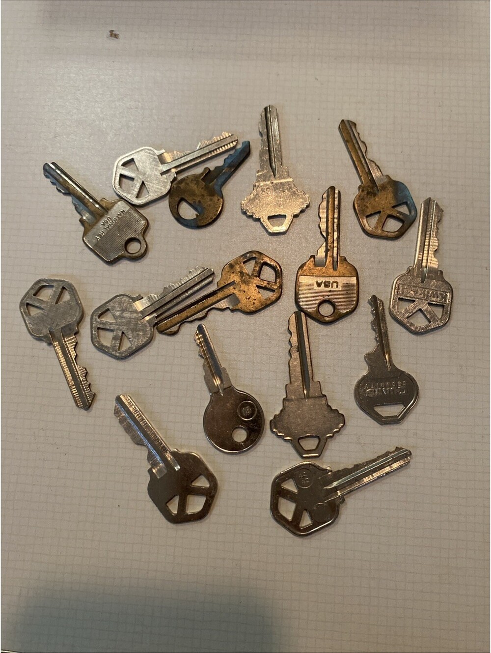Lot Of 15 Keys~ Mixed Variety~ Great For Crafts